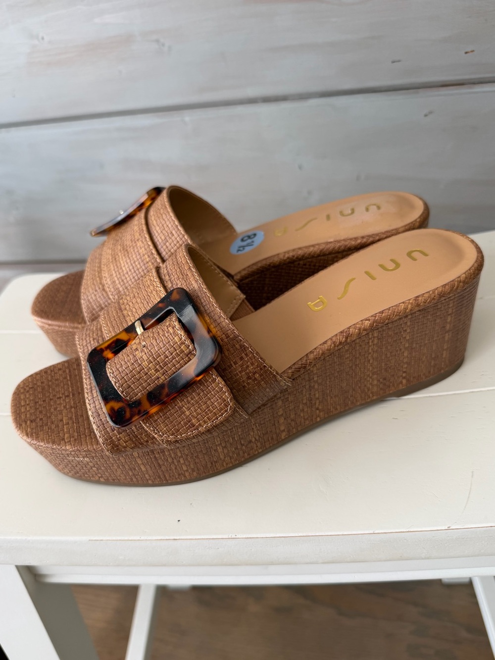 Unisa buckle wedge platform sandals brown raffia with buckle size 8.5